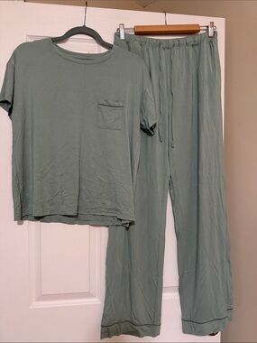 State of day Sage Green Pajama Set – Short Sleeve Top & Drawstring Pants